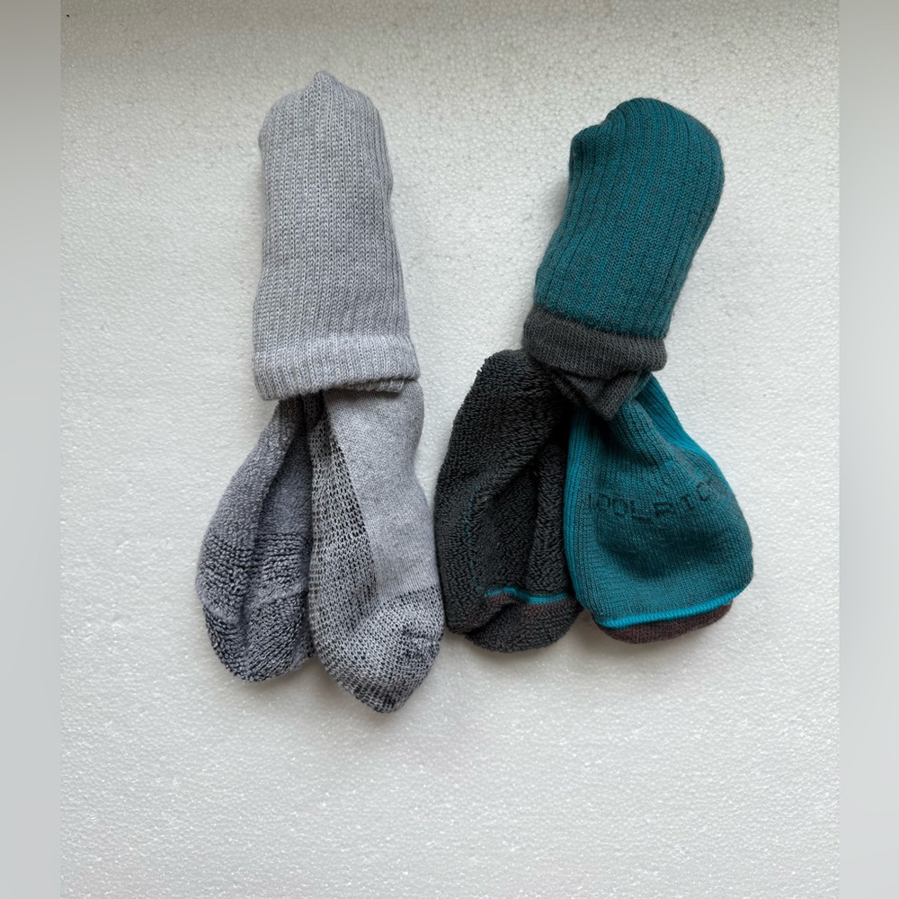 SET OF 2 ATHELTIC GYM SOCKS 1 NO BRAND / 1  WOOLRICH